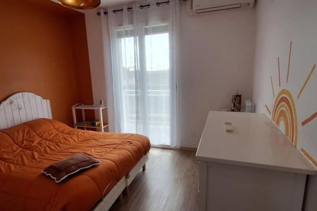 Charmante Maison De Ville Climatisee Avec Wifi Saint-Yrieix-la-Perche Luaran gambar